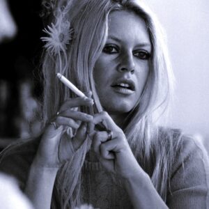 1960erne smoking girl