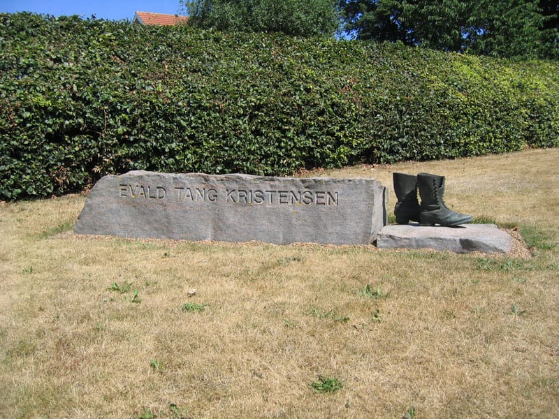 Evald Tang Kristensen monument Gjellerup