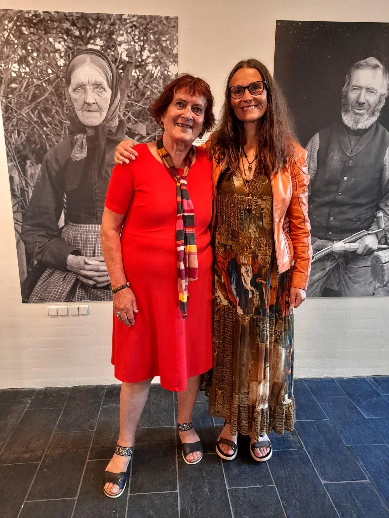 Anna Grethe Bech og Helle Bøjlesen i Tang regi